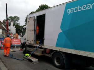 Geobear 在現(xiàn)場修復(fù)道路空洞